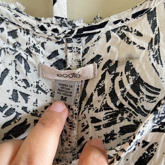 URBAN OUTFITTERS ECOTE LEAF PRINT BLOUSE TANK TOP WOMENS‎ SIZE M BLACK WHITE - Picture 3 of 6